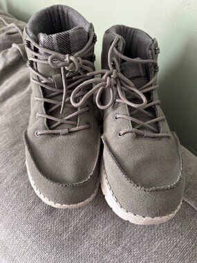 Frogg Toggs Women’s Gray Ankle Boots Size 8